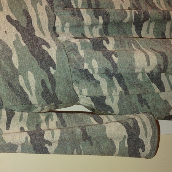 𝅺BOMBOM Camo Peasant Top Size: Large - Picture 4 of 7